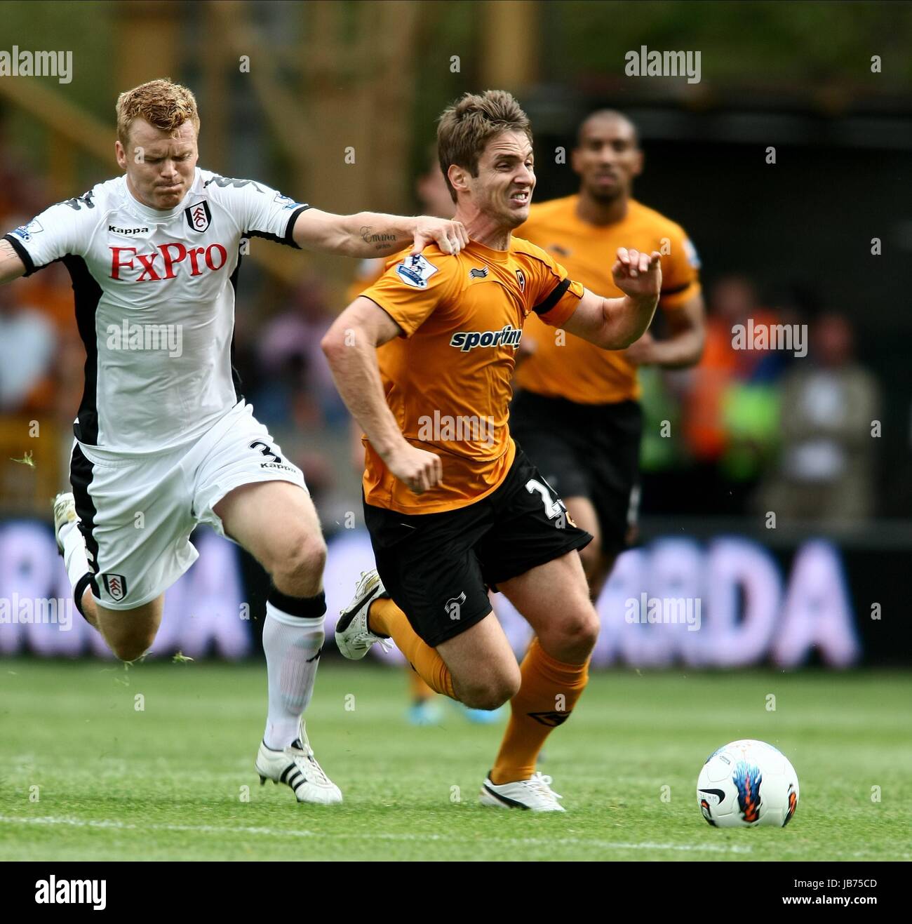 JOHN ARNE RIISE KEVIN DOYLE WOLVERHAMPTON WANDERERS V FULH WOLVERHAMPTON INGHILTERRA 21 Agosto 2011 Foto Stock