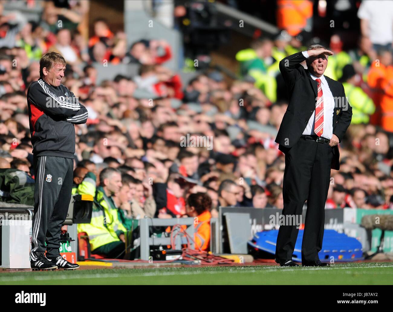 K DALGLISH sir Alex Ferguson LIVERPOOL V LIVERPOOL V MANCHESTER UNITED ANFIELD LIVERPOOL ENGLAND 15 Ottobre 2011 Foto Stock