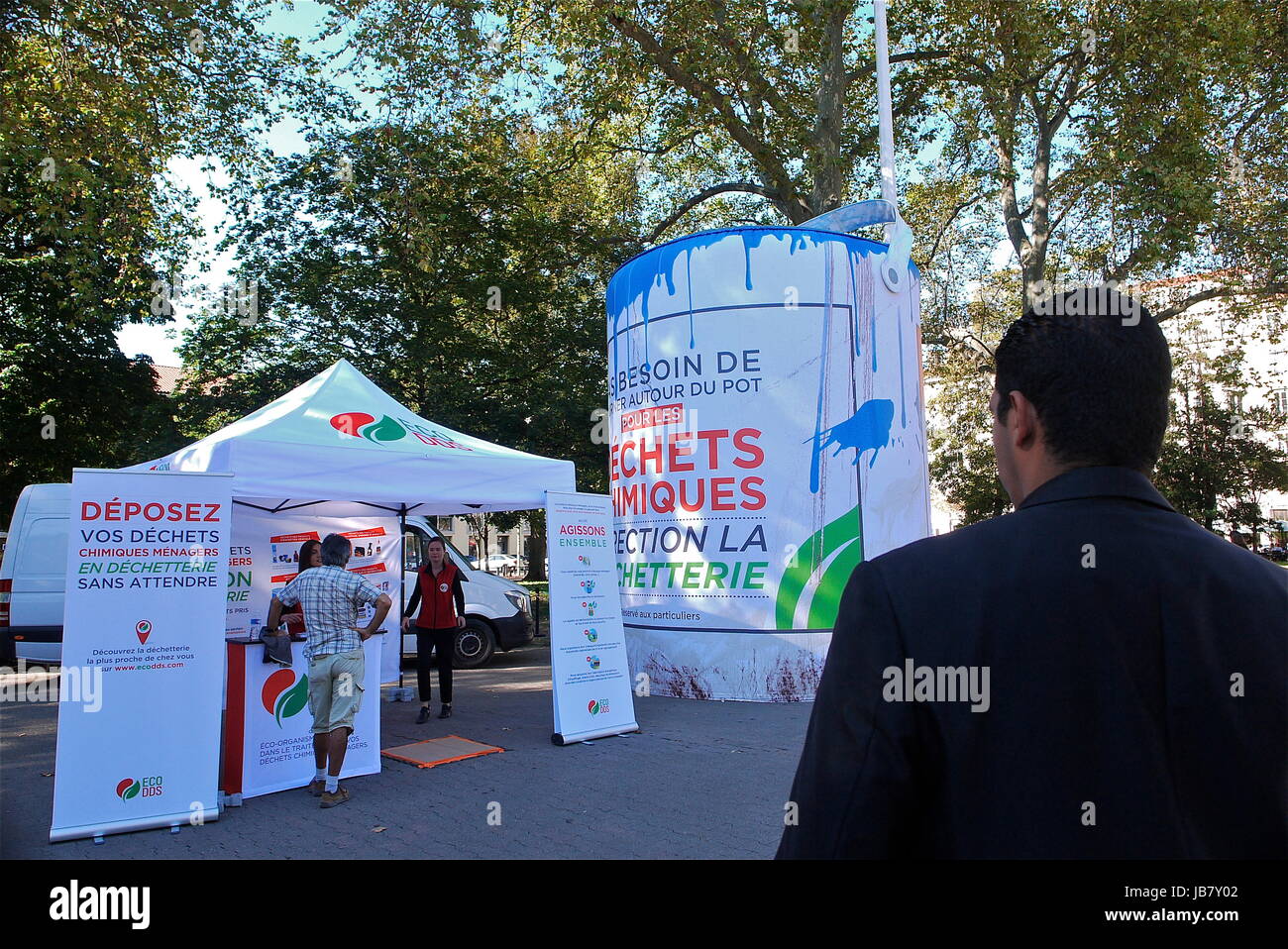 EcoDDS detiene una campagna a Lione per promuovere rifiuti tossici raccogliere Foto Stock