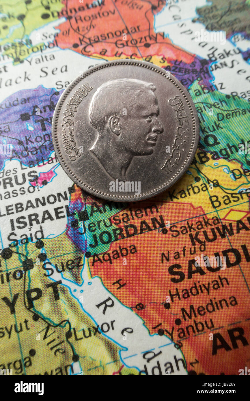 La Giordania moneta sulla mappa del mondo ancora in vita Foto Stock