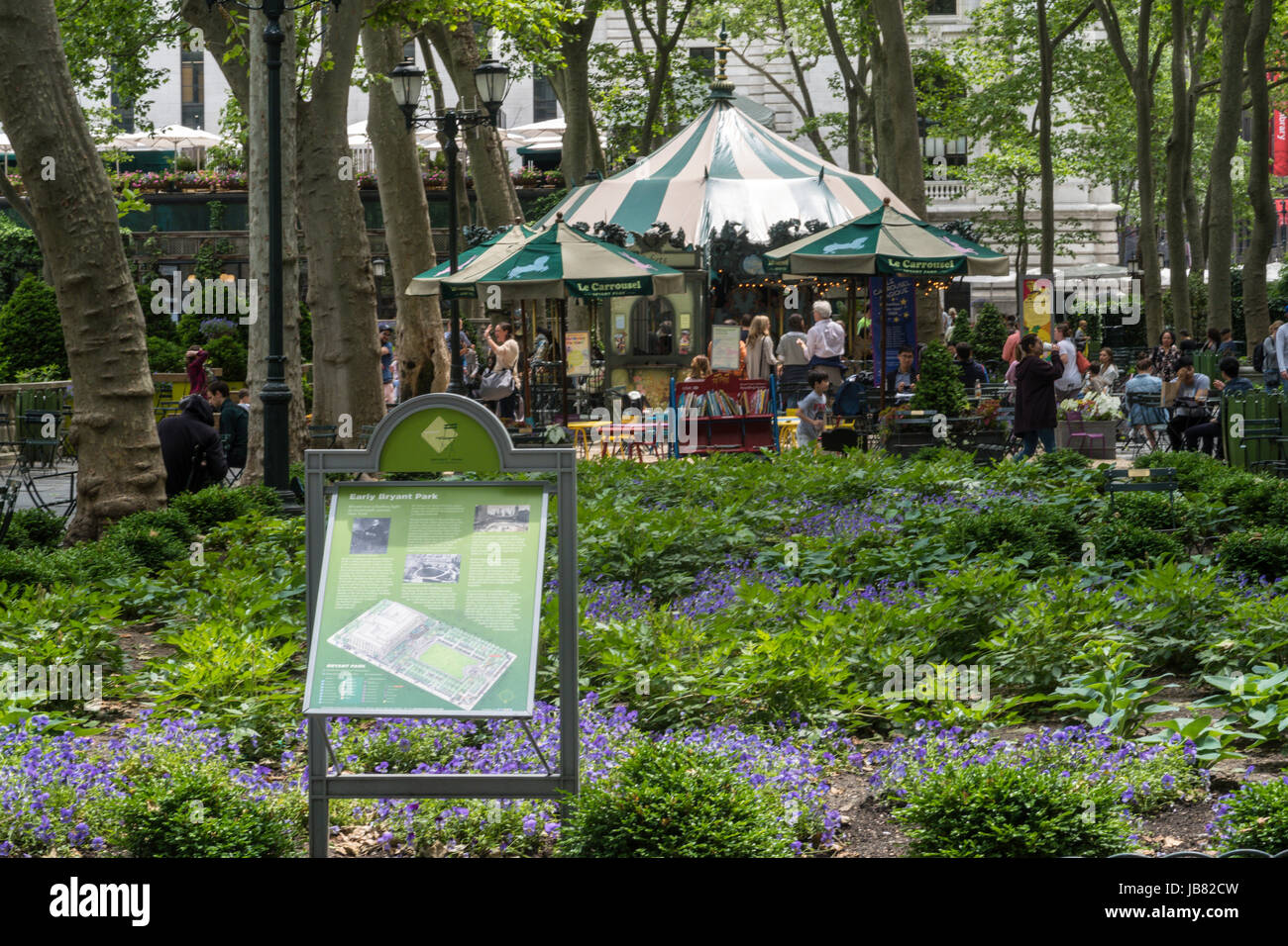 Summertime in Bryant Park, New York, Stati Uniti d'America Foto Stock