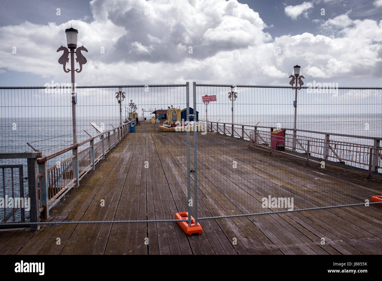 Teignmouth Pier, solo parzialmente riaperto dopo i danni creati nelle tempeste di 2014. Foto Stock