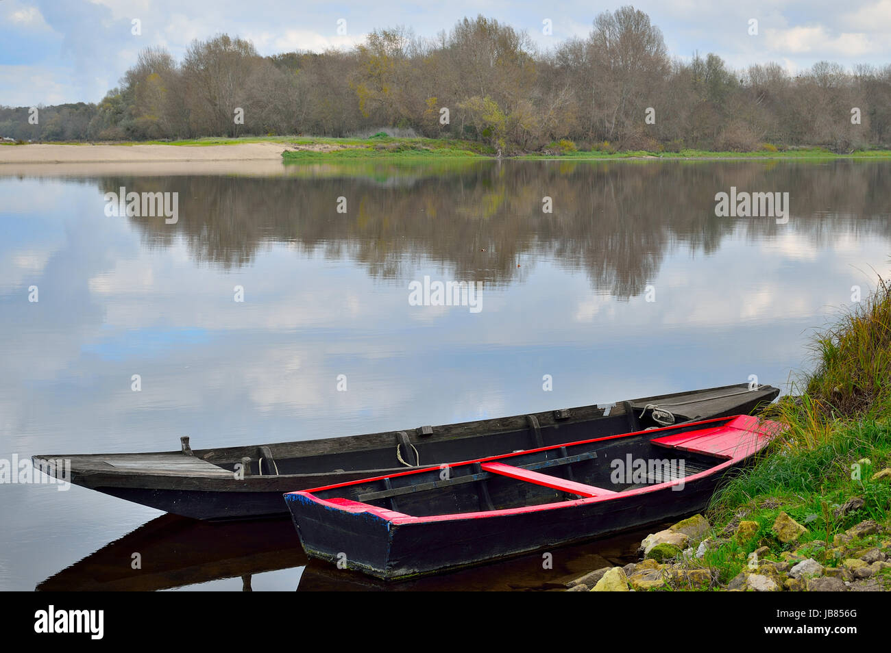 Piccole barche sul fiume Loira in Francia. Foto Stock