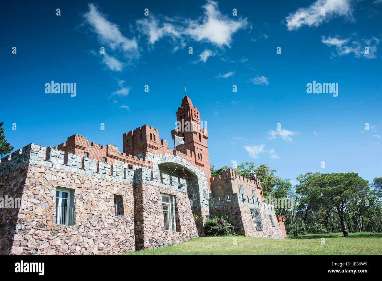 Las Flores, route 71, Uruguay - Febbraio 2, 2013: Maldonado provincia il governo locale ha iniziato il restauro di Pittamiglio Hall, l'Art Deco versione di Foto Stock