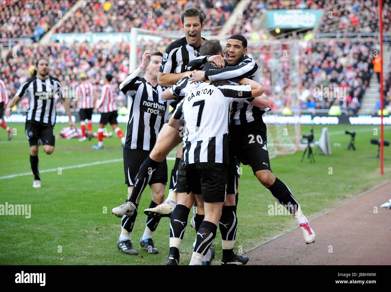 NEWCASTLE GIOCATORI FESTEGGIARE GO SUNDERLAND V NEWCASTLE UNITED STADIO DELLA LUCE SUNDERLAND INGHILTERRA 16 Gennaio 2011 Foto Stock