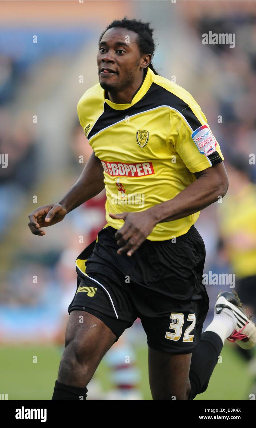 CALVIN ZOLA BURTON ALBION FC BURTON ALBION FC TURF MOOR BURNLEY INGHILTERRA 29 Gennaio 2011 Foto Stock