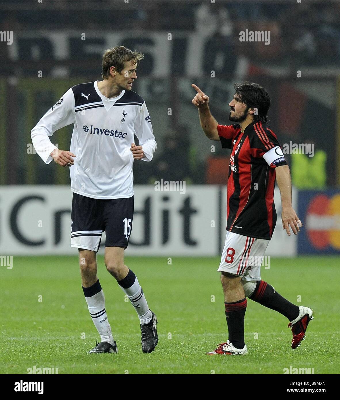 GATTUSO PETER CROUCH SCONTRO AC MILAN V TOTTENHAM AC MILAN V TOTTENHAM (UK Sales Milano Italia 15 febbraio 2011 Foto Stock