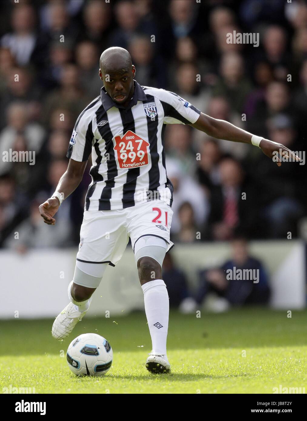 YOUSSOUF MULUMBU West Bromwich Albion FC West Bromwich Albion FC THE HAWTHORNS West Bromwich Inghilterra 02 aprile 2011 Foto Stock