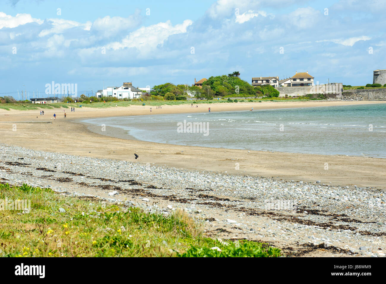 Skerries, Irlanda - Vista sulla spiaggia Bandiera Blu a Skerries città della contea di Dublino, Irlanda Foto Stock