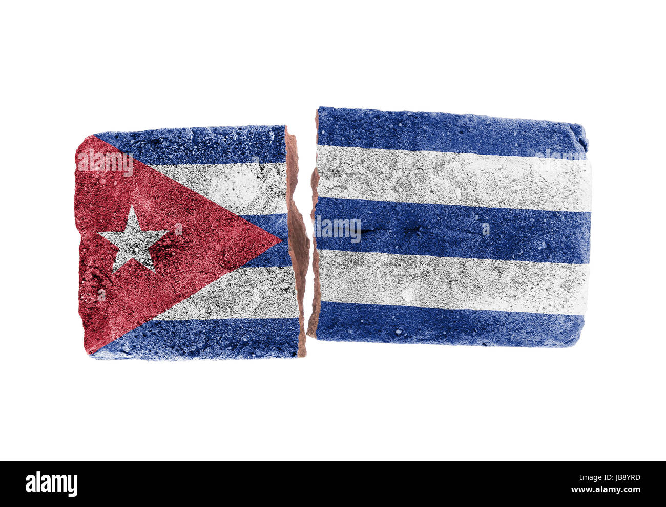 Ruvido mattone spezzato, isolato su sfondo bianco, bandiera di Cuba Foto Stock