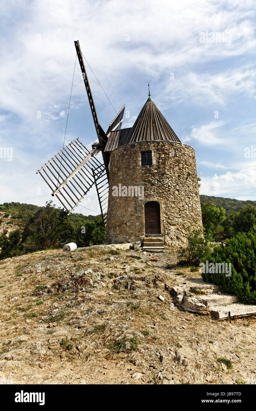 Grimaud, Moulin de la Gardiolle, Moulin St Roch, Windmühle aus dem 17. Jahrhundert, Cote d'Azur, Provenza - Grimaud, xvii secolo Saint Roch il mulino a vento (Moulin de la Gardiolle, Moulin St Roch), Cote d'Azur, in Francia Meridionale, Europa Foto Stock