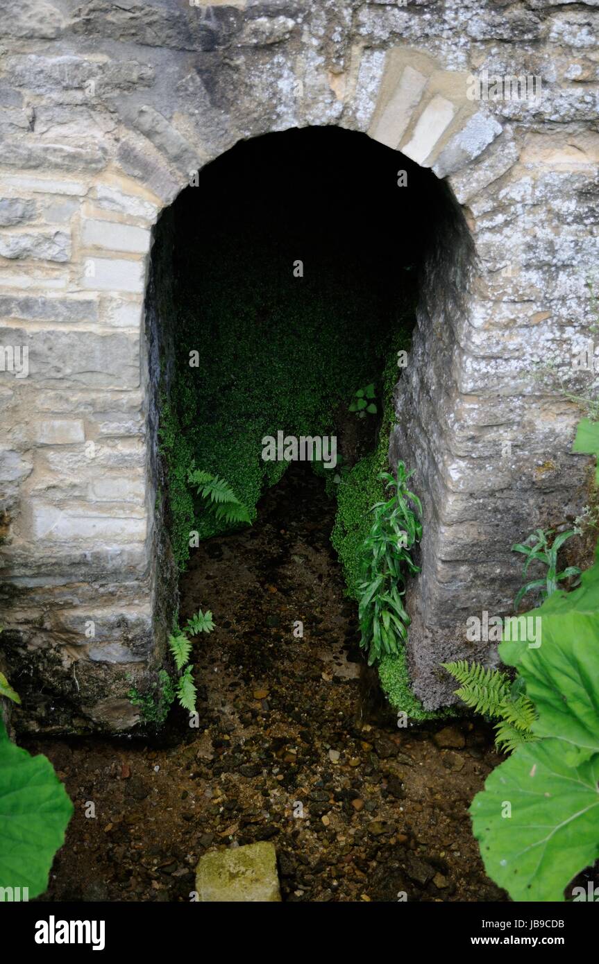 Pozzo santo, Stevington, Bedfordshire, che non è mai stato noto di congelare. Le acque sono state detto di avere proprietà curative Foto Stock