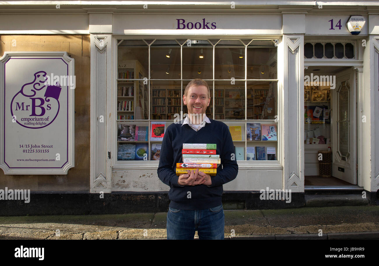 Mr.B Emporium di lettura di piaceri con Nic proprietario Bottomley e dipendenti Amy Coles (sinistra) e Betsy Byers (destra) Foto Stock