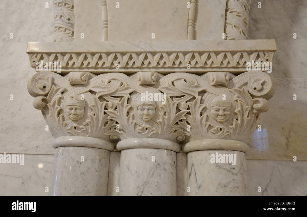 Tre facce intagliato in un pilastro presso lo storico Palazzo Comunale di Minneapolis, Minnesota, Stati Uniti d'America. Foto Stock