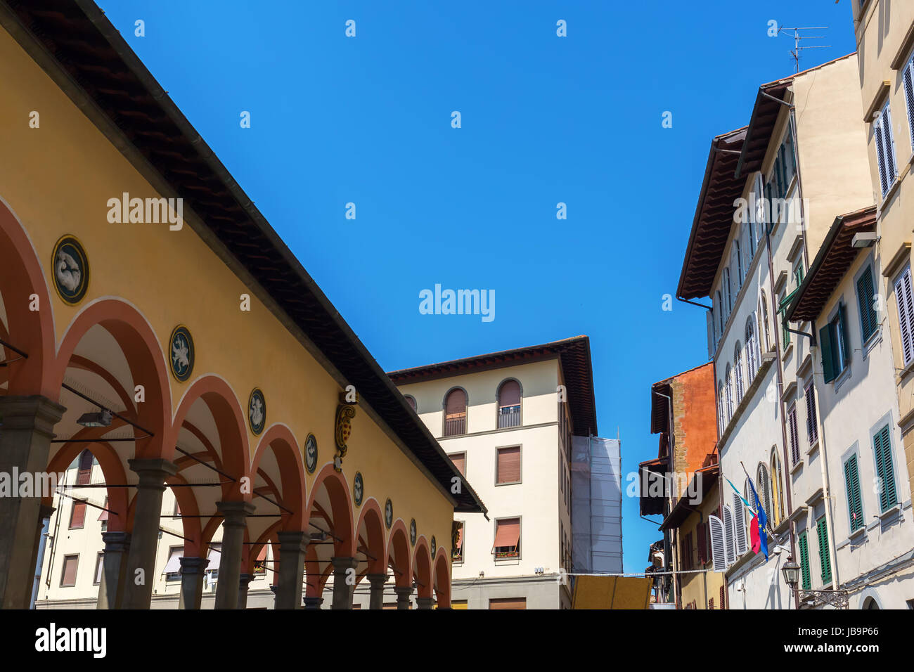 Edifici storici con un antico mercato nel centro storico di Firenze, Italia Foto Stock