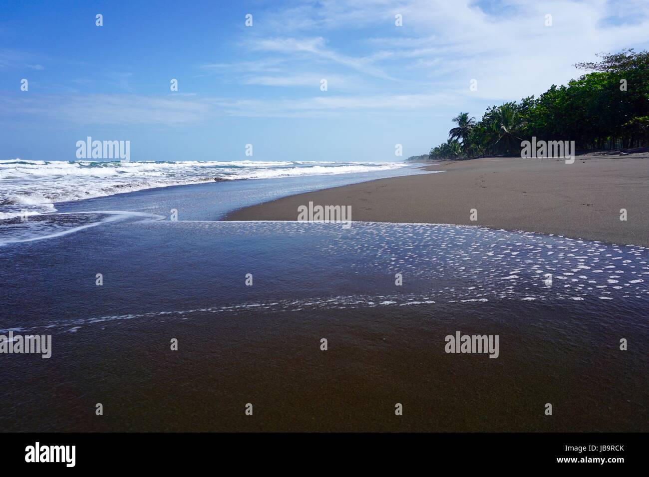 Vuoto litorale sabbioso in Costa Rica Foto Stock