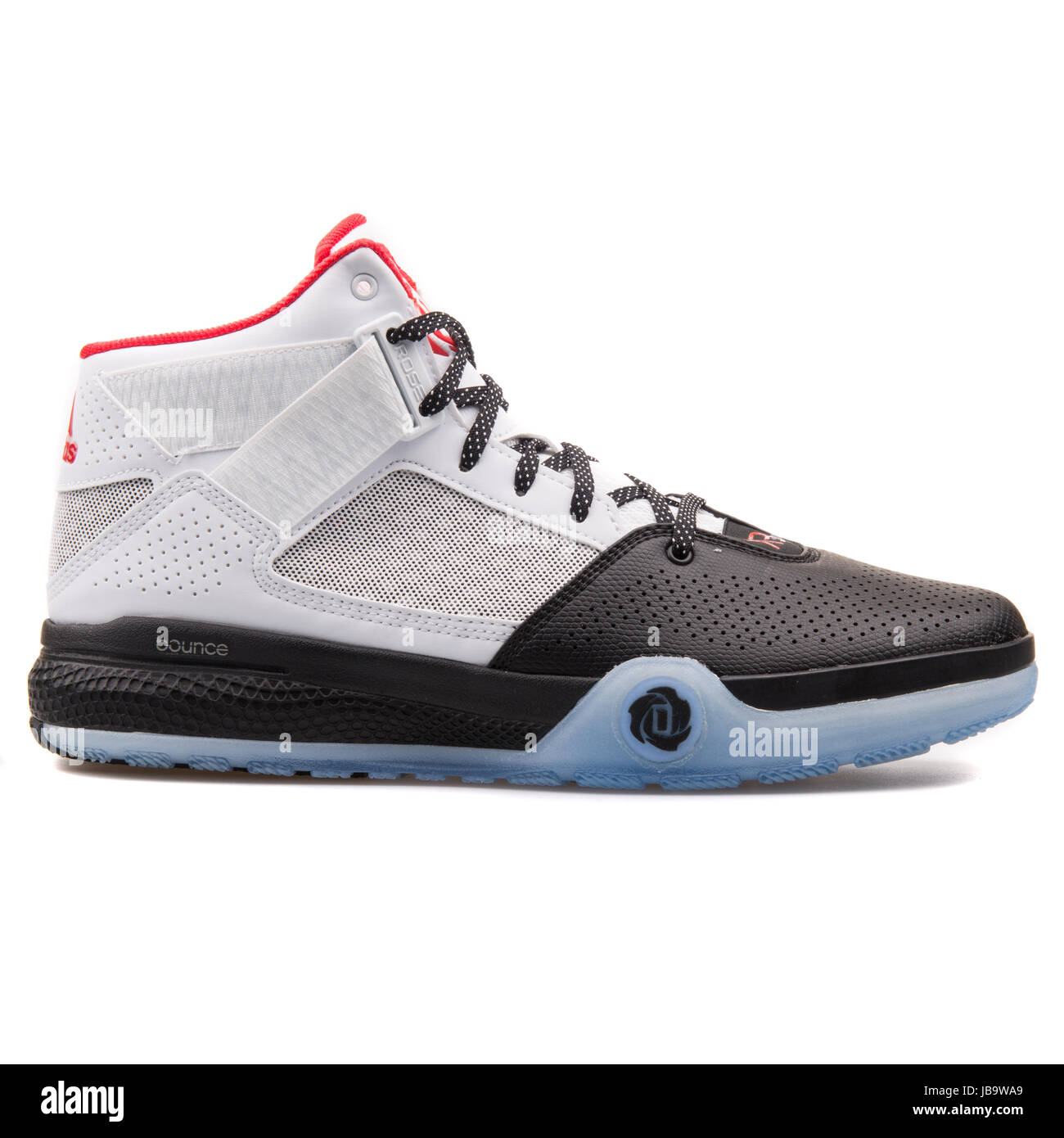 Adidas D Rose 773 IV bianco, nero e rosso uomini scarpe da basket - D69433  Foto stock - Alamy