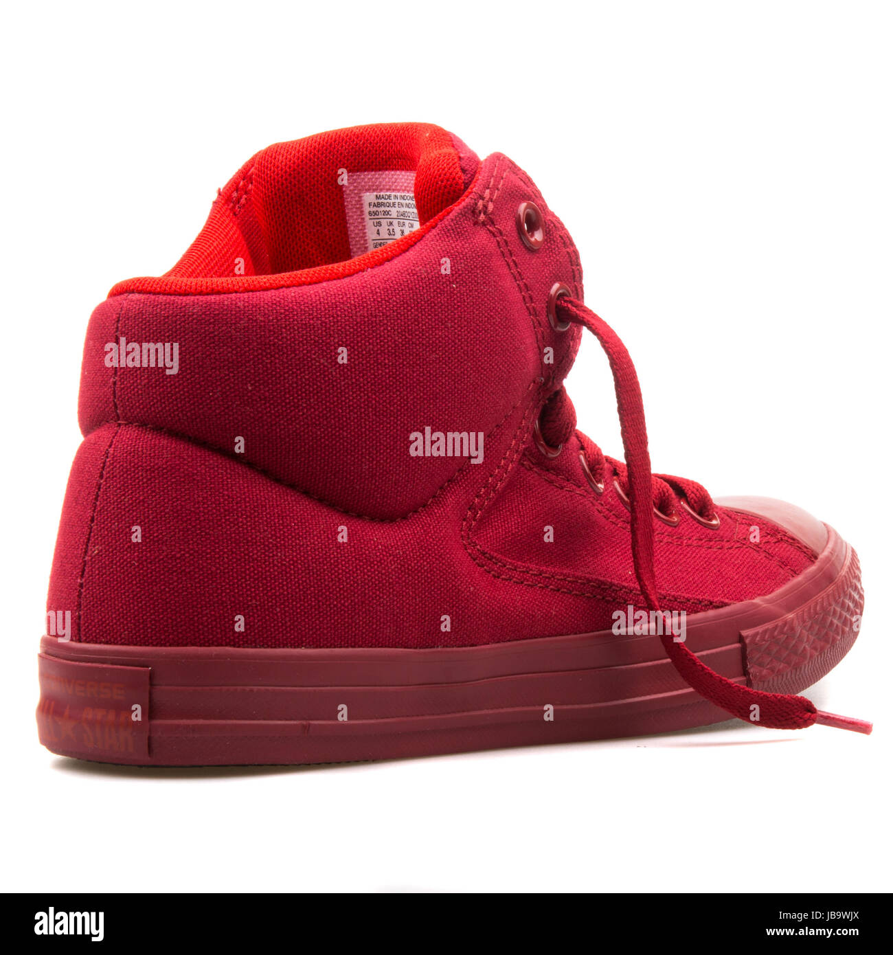 Sneakers alte rosse con chiusura a risvolto Immagini senza sfondo e Foto  Stock ritagliate - Alamy