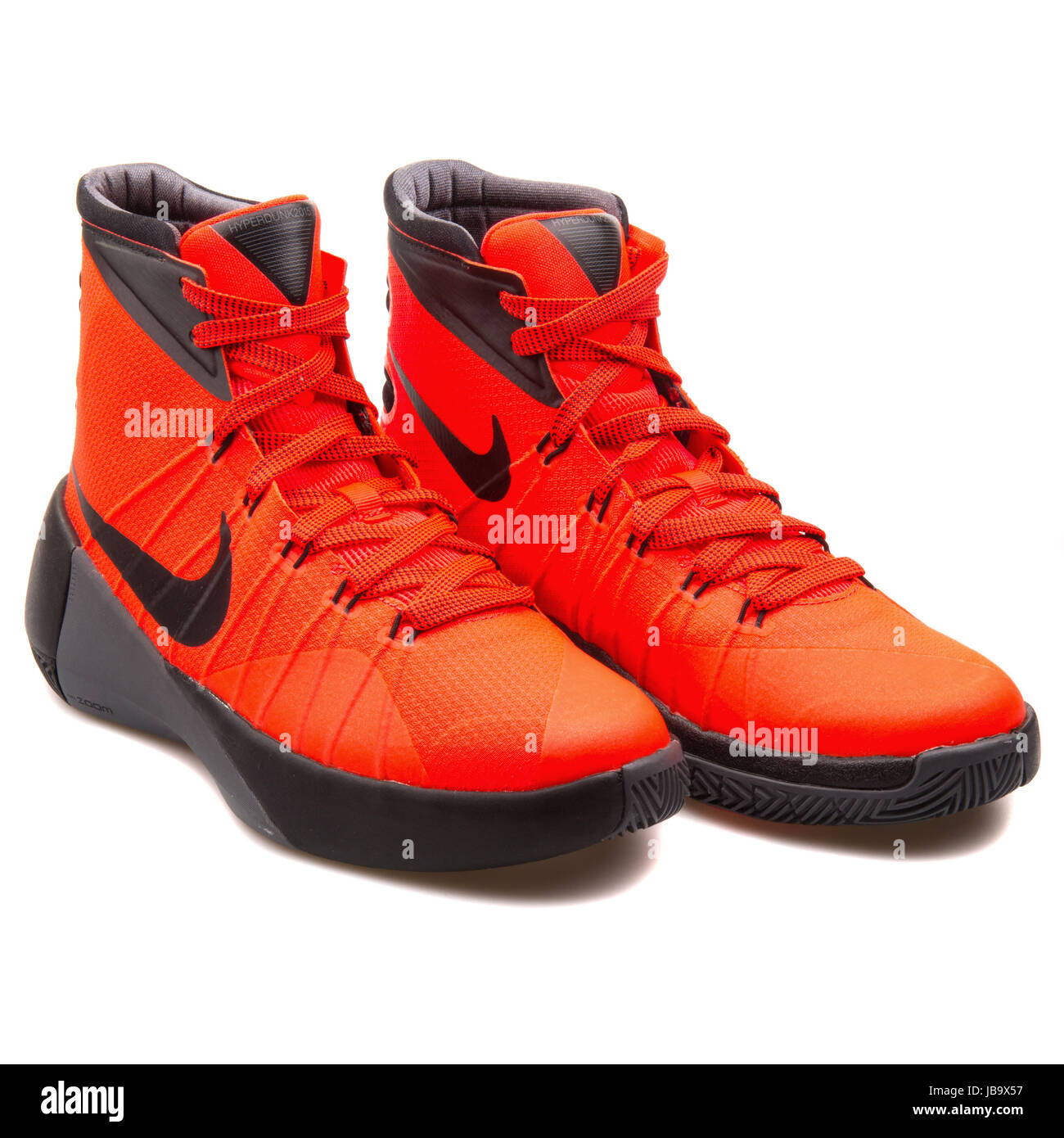 Nike Hyperdunk 2015 (GS) Bright Crimson e nero della gioventù scarpe da  basket - 759974-600 Foto stock - Alamy
