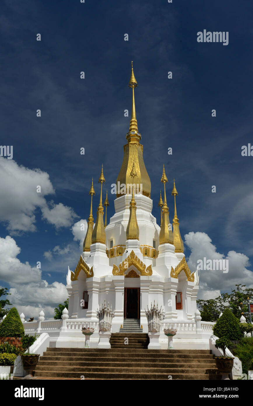 Der Tempel Wat Tham Khu Ha Sawan in Khong Jiam am Fiume Mekong in der naehe des Pha Taem Nationalpark in der Umgebung von Ubon Ratchathani im nordosten von tailandia in Suedostasien. Foto Stock