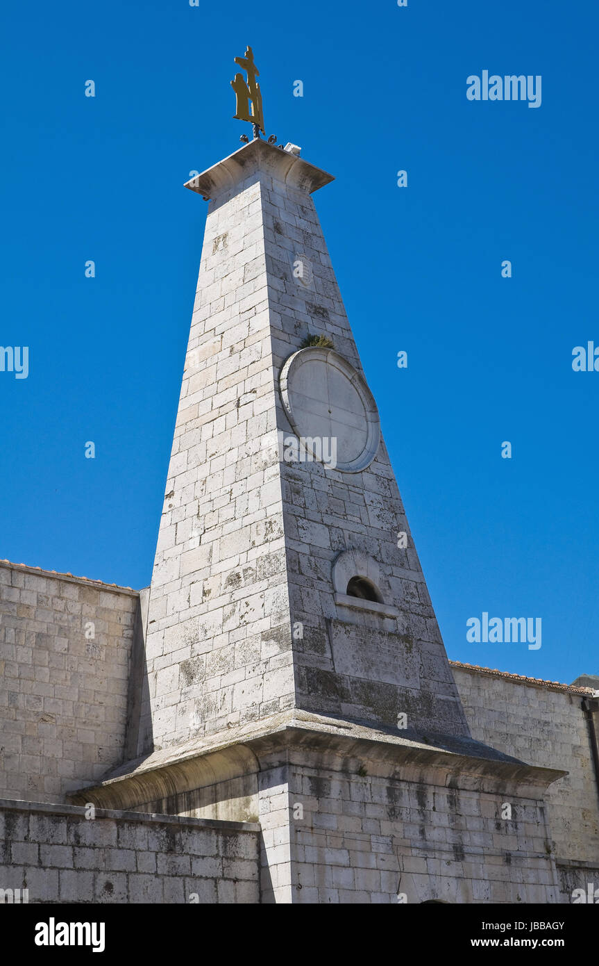 Obelisco di San Giacomo chiesa. Barletta. La Puglia. L'Italia. Foto Stock