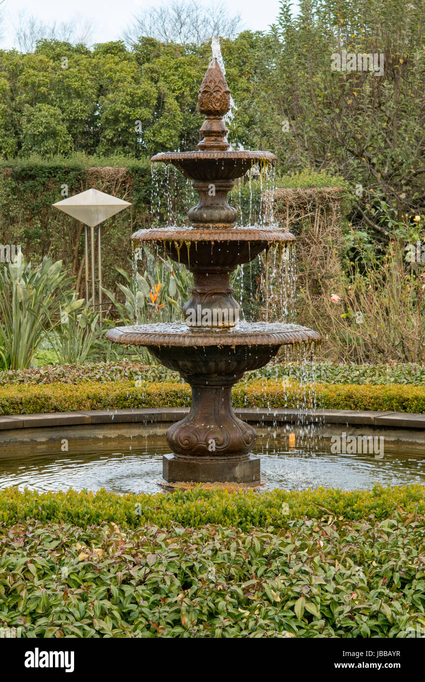 Fontana in giardini Alowyn, Yarra Glen, Victoria, Australia Foto Stock