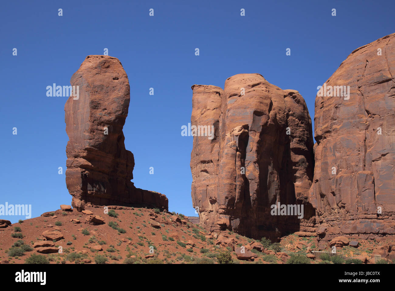 Elephant butte e il pollice nella monument valley nel parco tribale Navajo Arizona Foto Stock