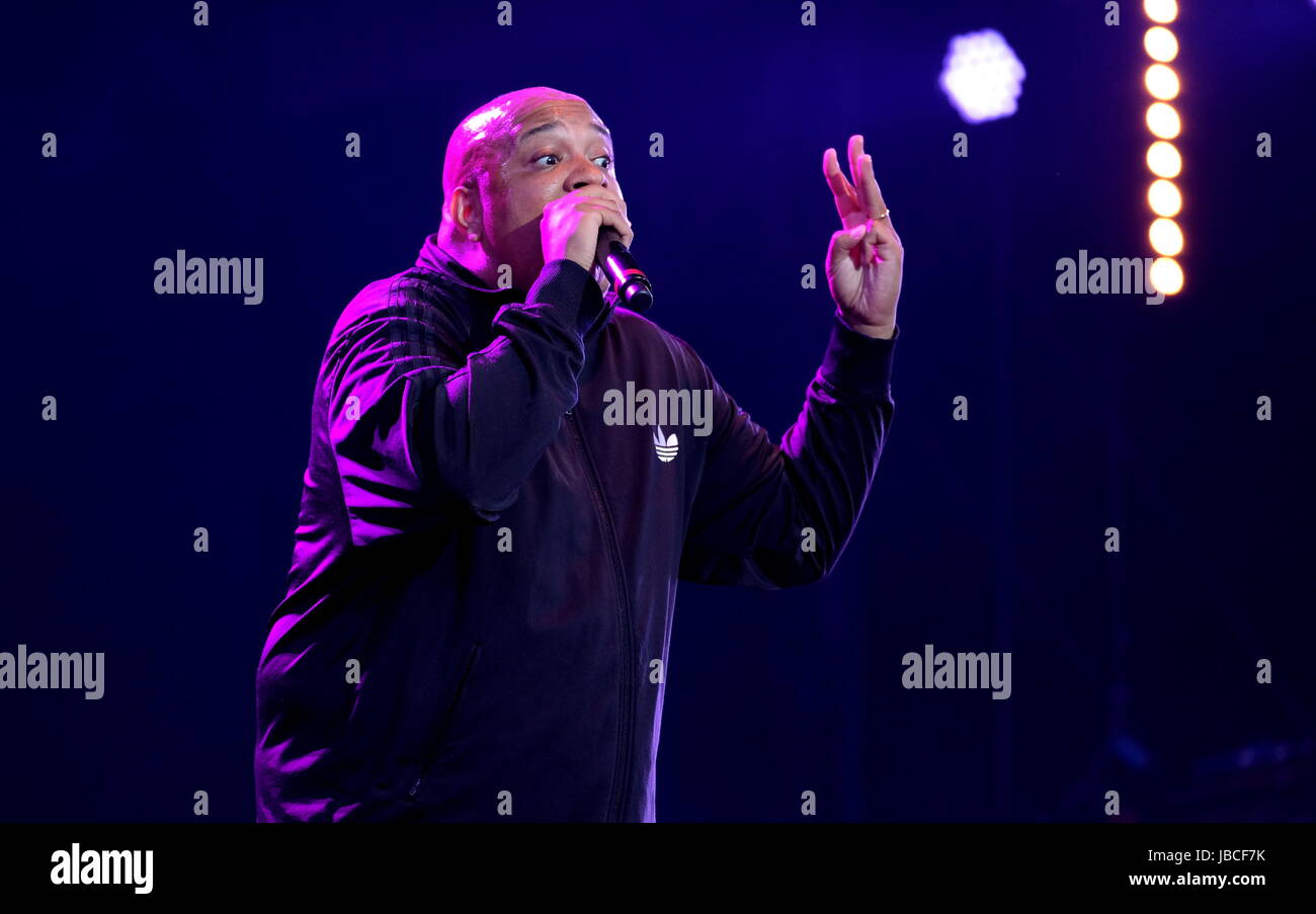 Newport, Isle of Wight, Regno Unito. Il 9 giugno, 2017. Isle of Wight Festival Day 2 - American artisti hip-hop Run DMC in esecuzione al IOW Festival, Seaclose Park Newport il 9 giugno 2017, UK Credit: DFP/fotografica Alamy Live News Foto Stock