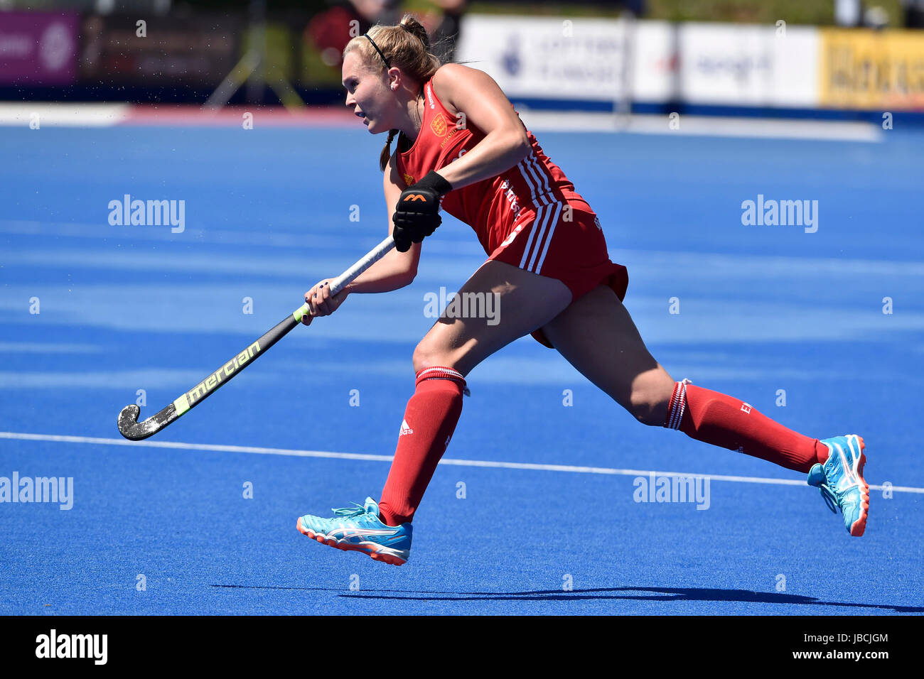 Londra Inghilterra - Giugno 10, 2017: Emily Defroand in azione durante il 2017 Investec Internazionale delle Donne Inghilterra Hockey v. In Argentina il sabato a Lee Valley Hockey e il Centro Tennis. Foto : Taka G Wu Foto Stock