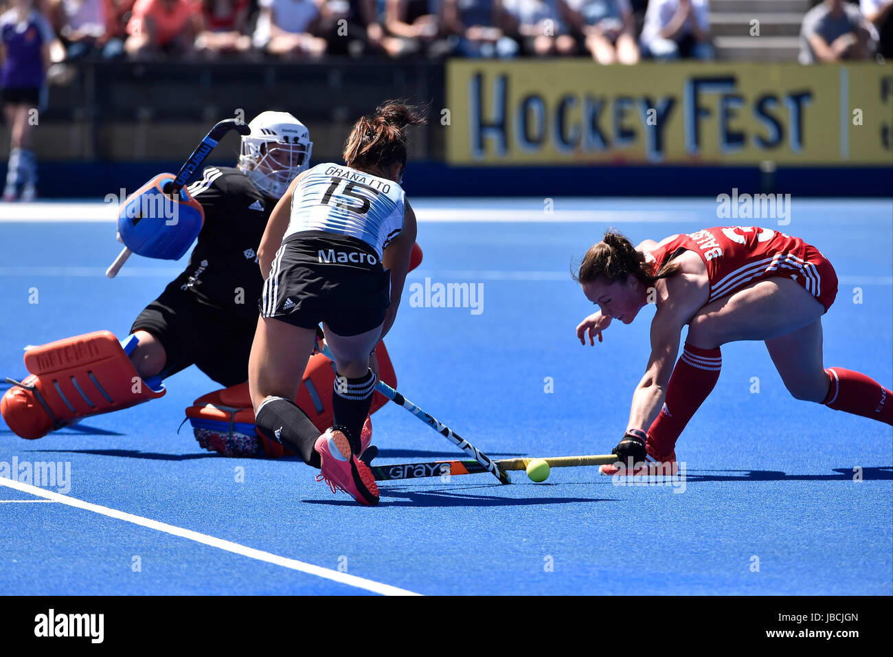 Londra Inghilterra - Giugno 10, 2017: Maria Granatto (ARG) tenta un obiettivo durante2017 Investec Internazionale delle Donne Inghilterra Hockey v. In Argentina il sabato a Lee Valley Hockey e il Centro Tennis. Foto : Taka G Wu Foto Stock