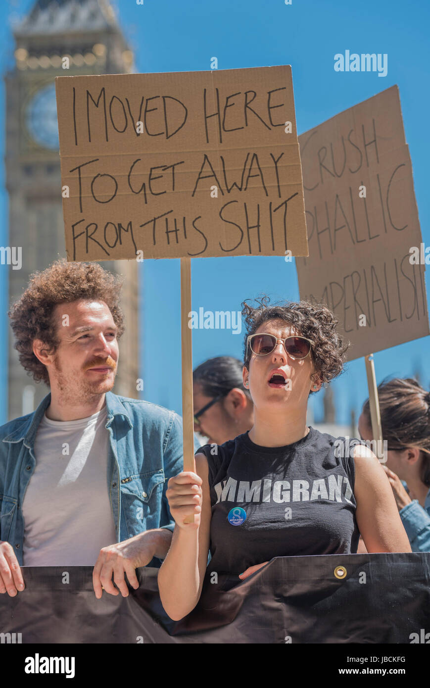 L'aborto London-Irish gruppo diritti esigenze equo womens diritti - un giorno dopo il risultato delle elezioni i manifestanti si riuniscono per chiedere Theresa Maggio a uscire e a non fare un affare con la partizione DUP. Chi ha paura a causa del loro punto di vista su aborto e il matrimonio gay ecc. Westminster, Londra, 10 Jun 2017 Foto Stock