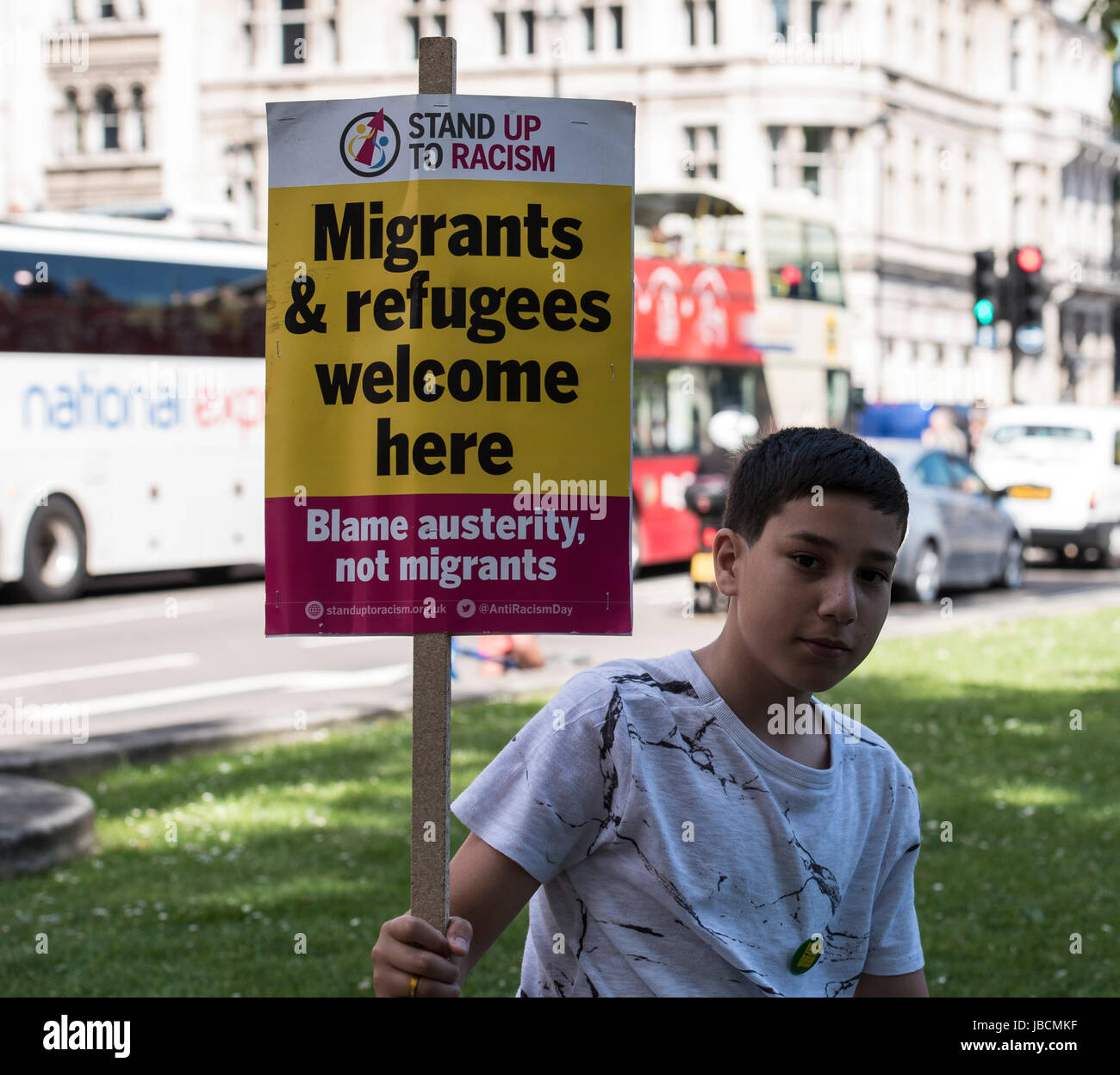 Londra, UK, 10 giugno 2017 dimostranti presso il Maggio ha per andare a festeggiare e la protesta, la piazza del Parlamento, Westminster. Credito: Ian Davidson/Alamy Live News Foto Stock