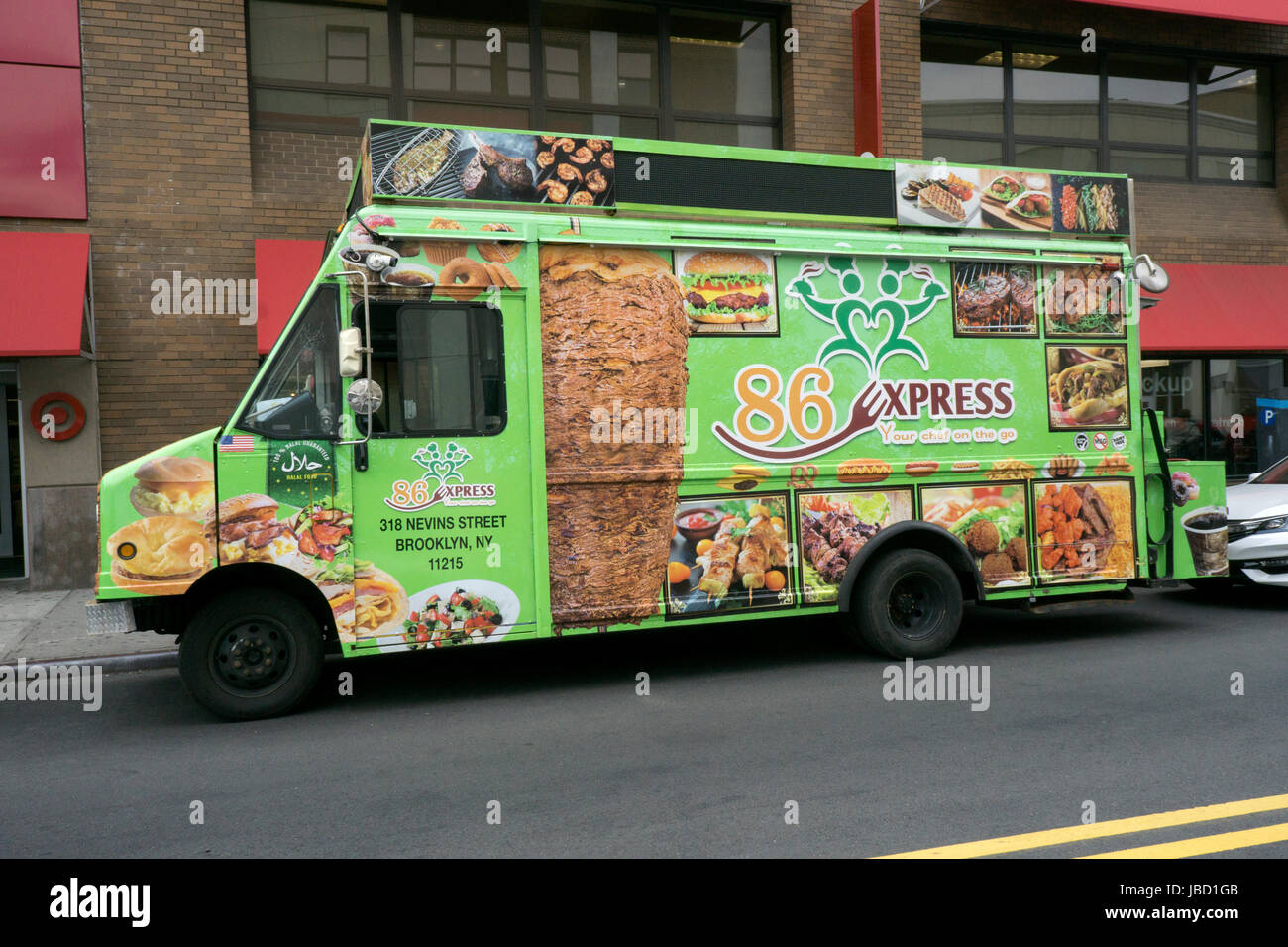 Il 86 Express carrello alimentari vendono principalmente del Medio Oriente con cibo Halal carni certificate su Austin Street in Forest Hills, Queens, a New York City Foto Stock