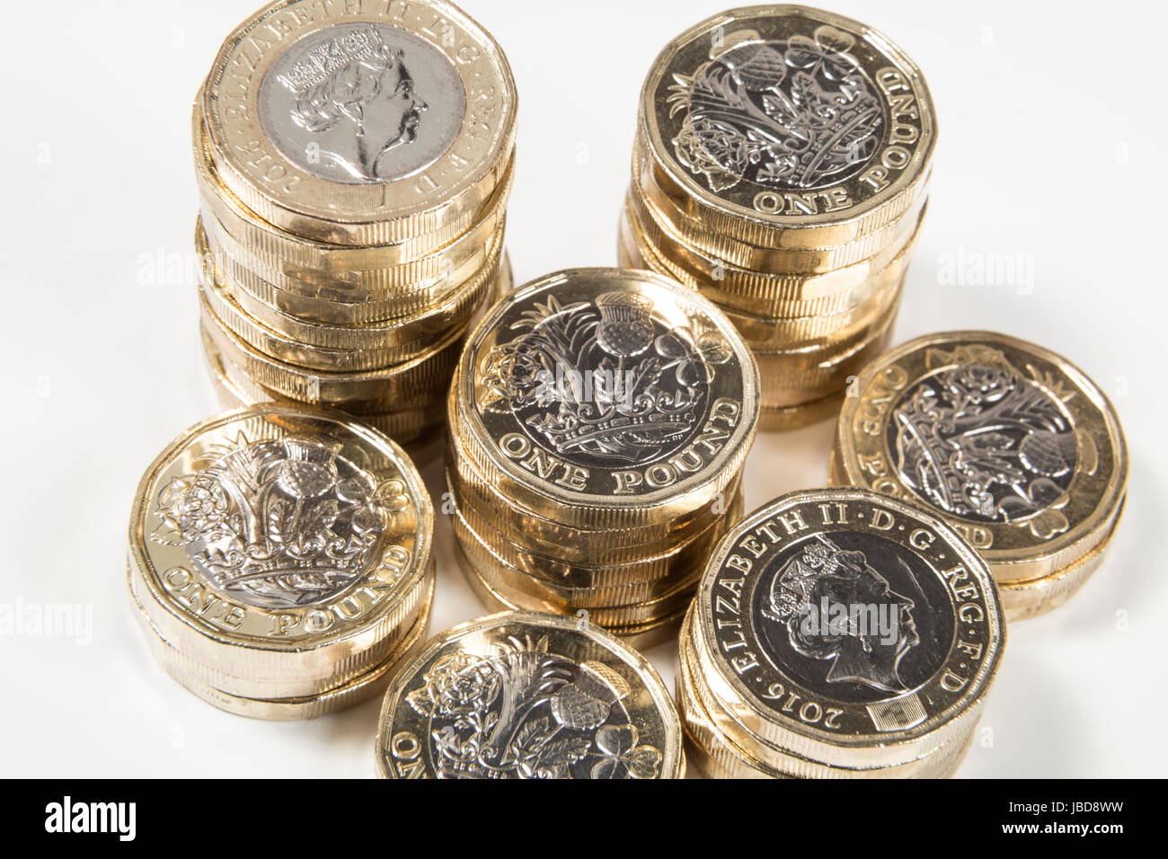 Nuovo REGNO UNITO British Pound monete in pile verticali Foto Stock