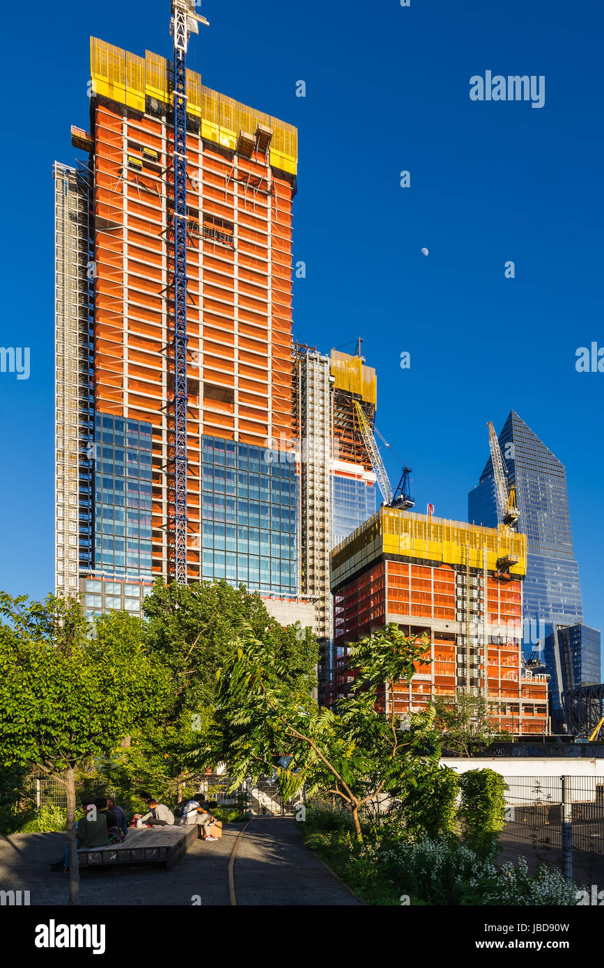 L'Hudson Yards sito in costruzione (2017) con l'estremità della linea alta. Midtown Manhattan, New York City Foto Stock