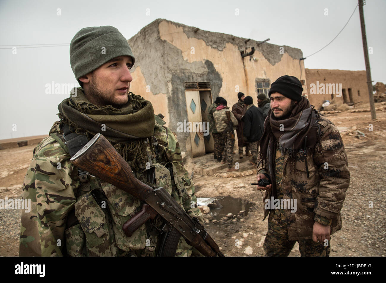 Chris huby / le pictorium - Siria / rojava - ira dell'Eufrate - 21/12/2016 - rojava - Siria rojava / un soldato americain dal Massachussets (Kyle 22) - Egli è qui da un paio di mesi per la lotta contro l'ISIS. Foto Stock