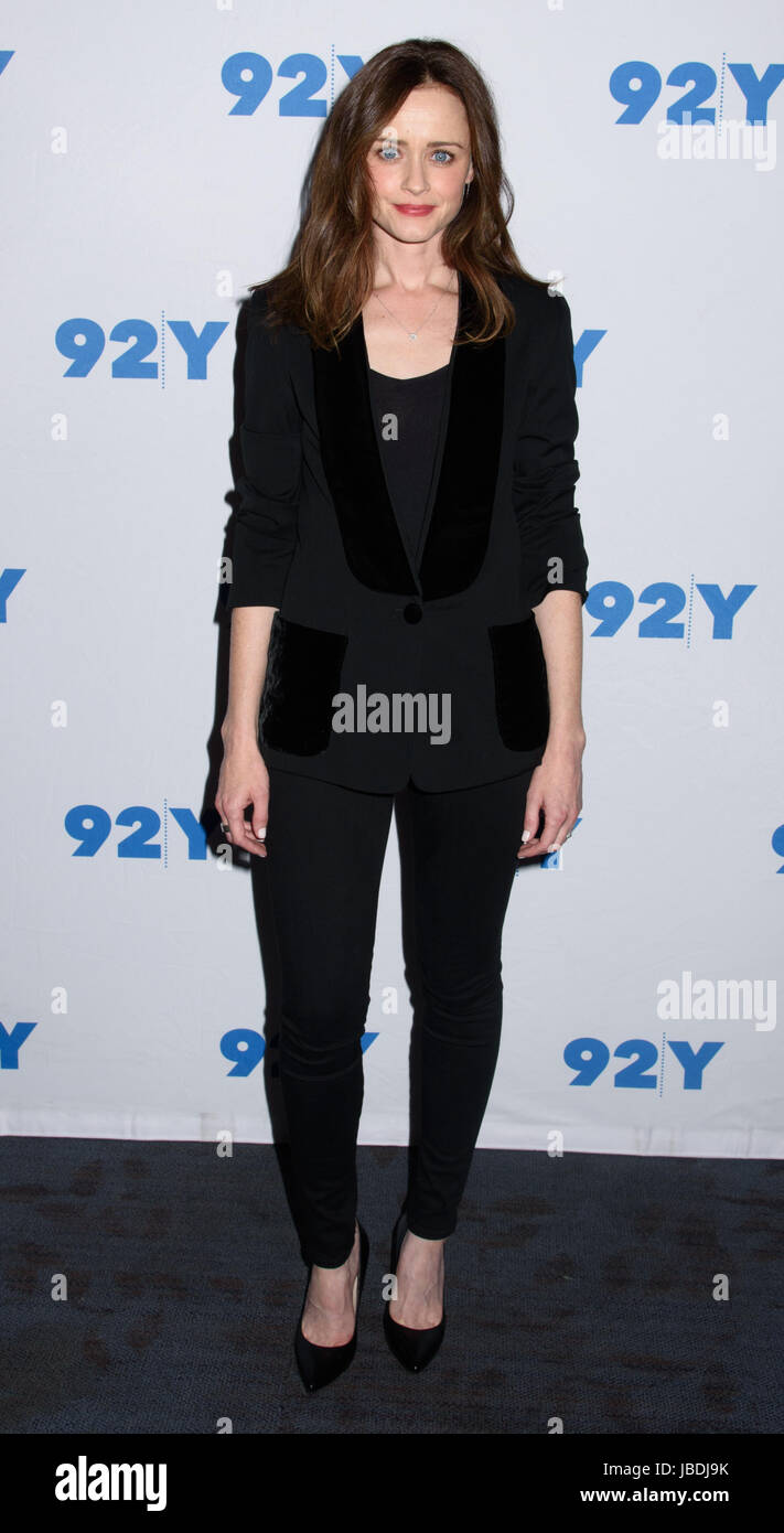 92Y presenta Hulu "la serva del racconto' dotate di: Alexis Bledel dove: New York New York, Stati Uniti quando: 11 maggio 2017 Credit: WENN.com Foto Stock