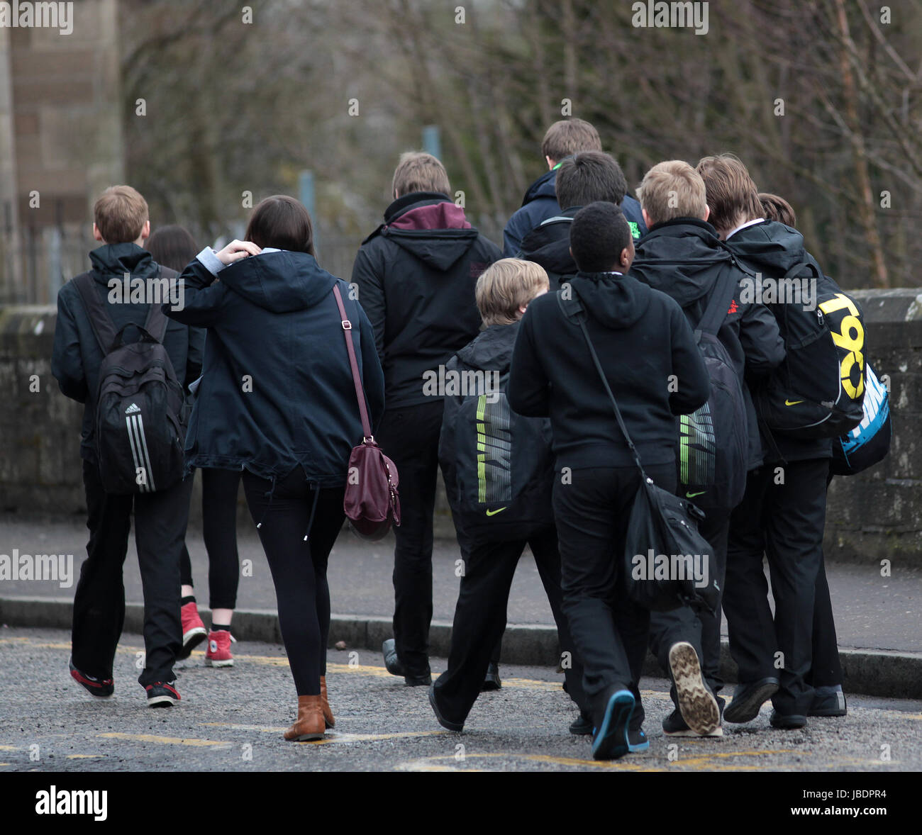 Anonimo la scuola dei bambini in Scozia prendete tempo durante la pausa pranzo Foto Stock