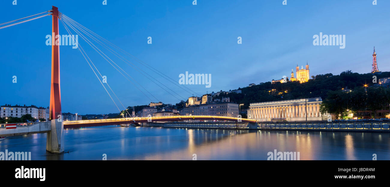 Vista del fiume Saone a Lione da notte, Francia Foto Stock