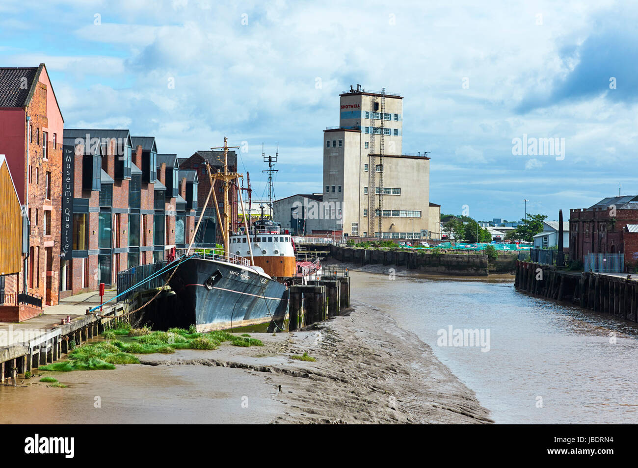 Arctic Corsair e il quartiere dei musei lungo il fiume Hull Foto Stock