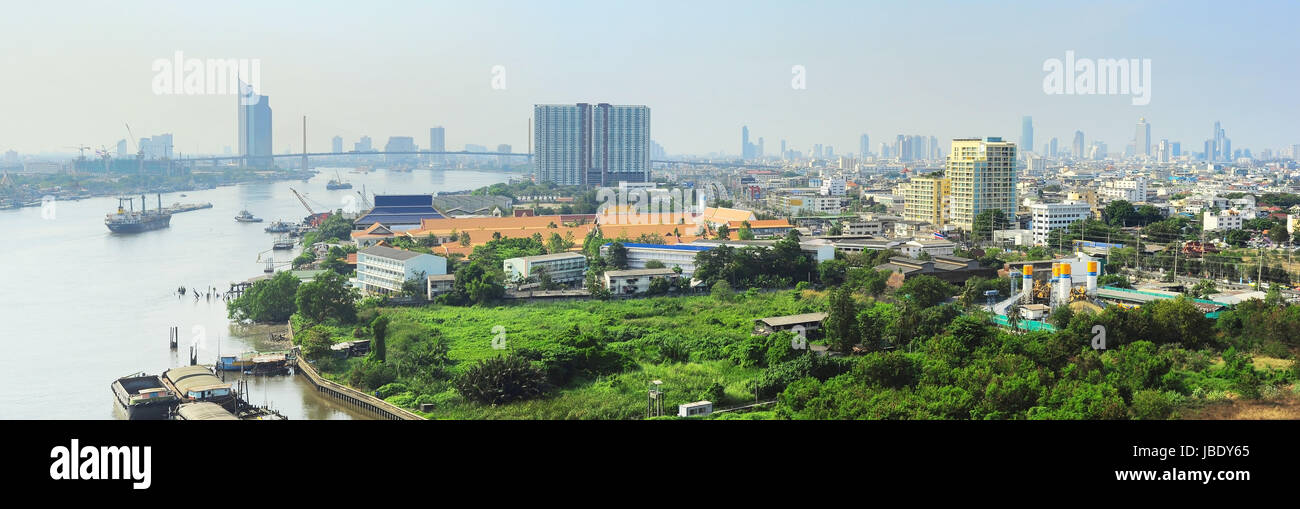 Vista panoramica di Bangkok con il Fiume Chao Phraya , della Thailandia Foto Stock