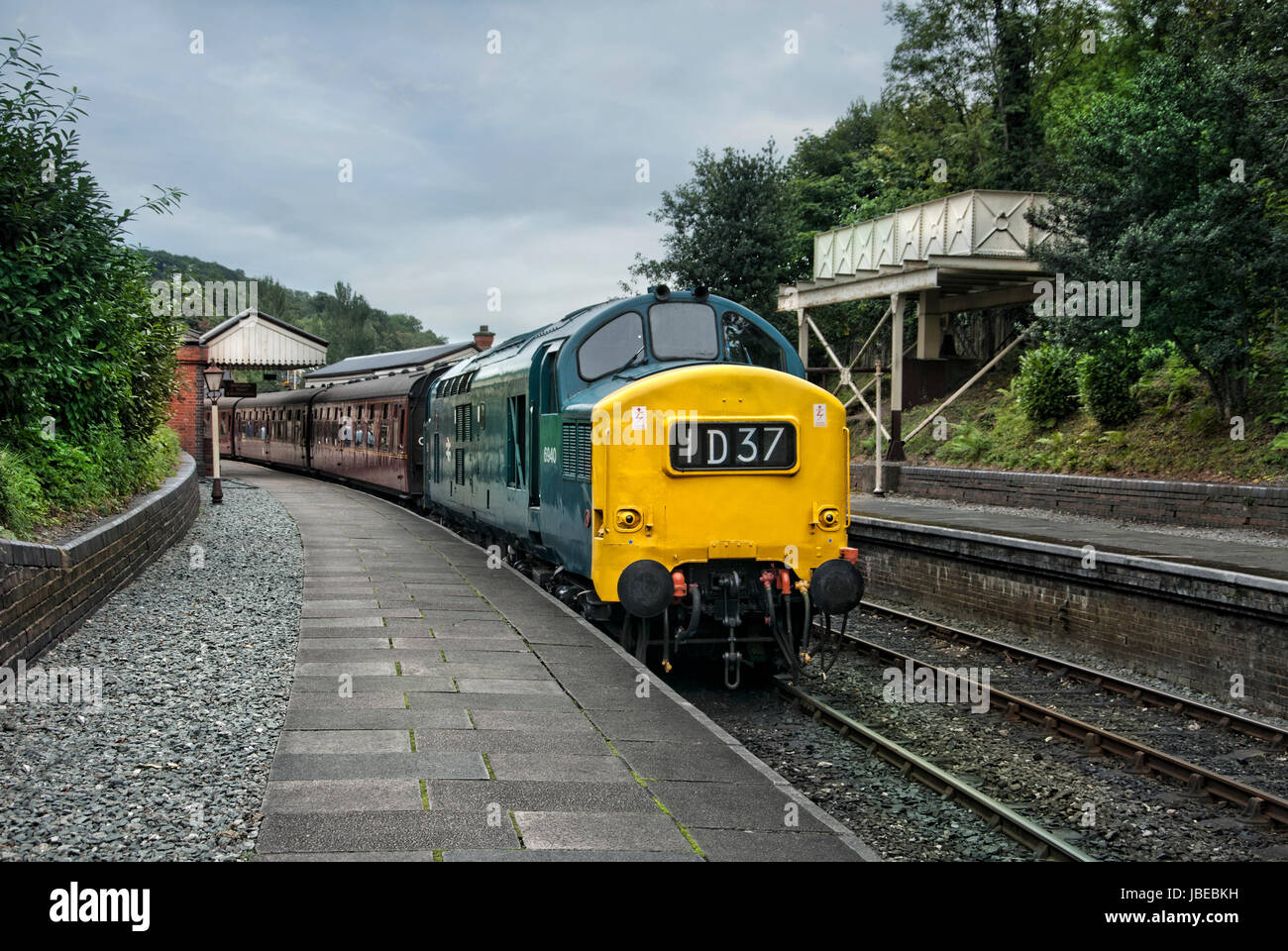 Classe 08 locomotive diesel in attesa a Llangollen stazione sulla ferrovia del patrimonio in Galles Foto Stock