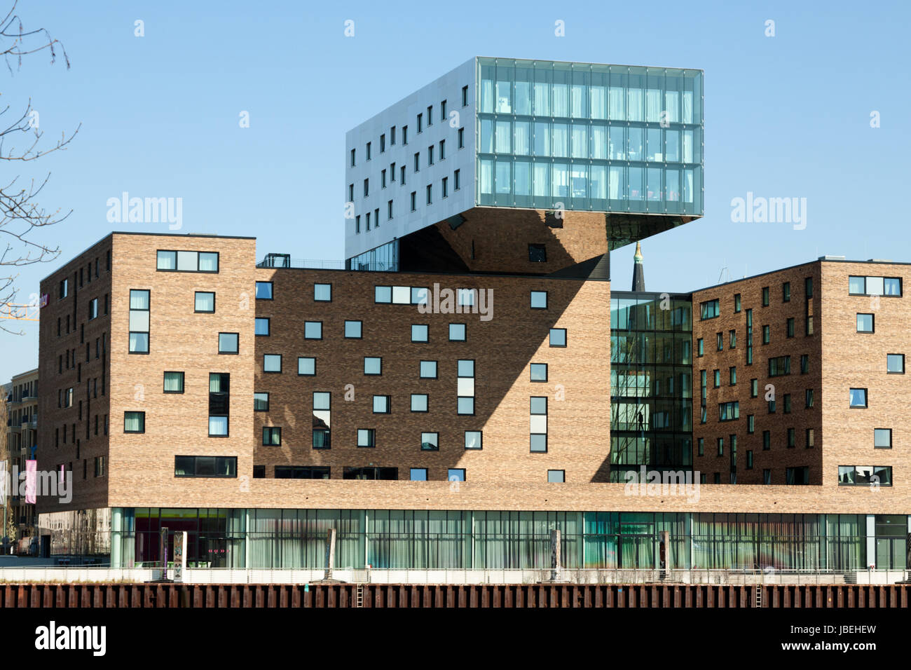 Moderne Architektur am Ufer der Berliner Spree Foto Stock