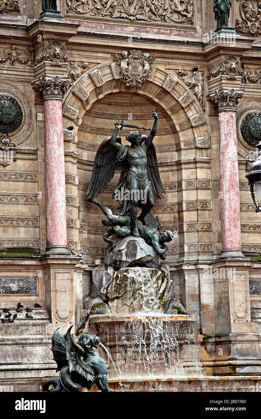 Fontaine saint-michel a Parigi,Francia Foto Stock