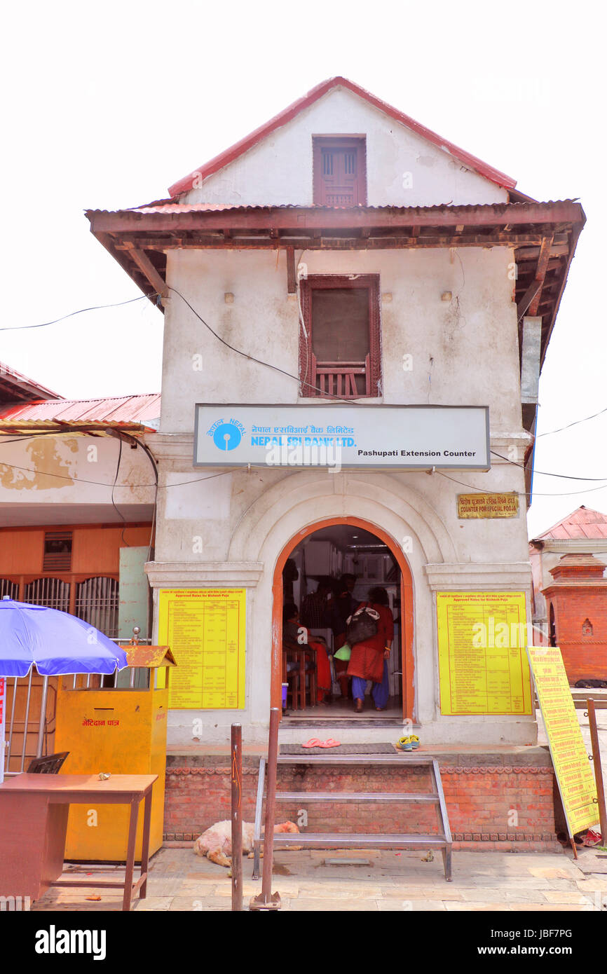 Filiale del Nepal SBI Bank Ltd. al tempio di Pashupatinath situato a Kathmandu, Nepal. Foto Stock