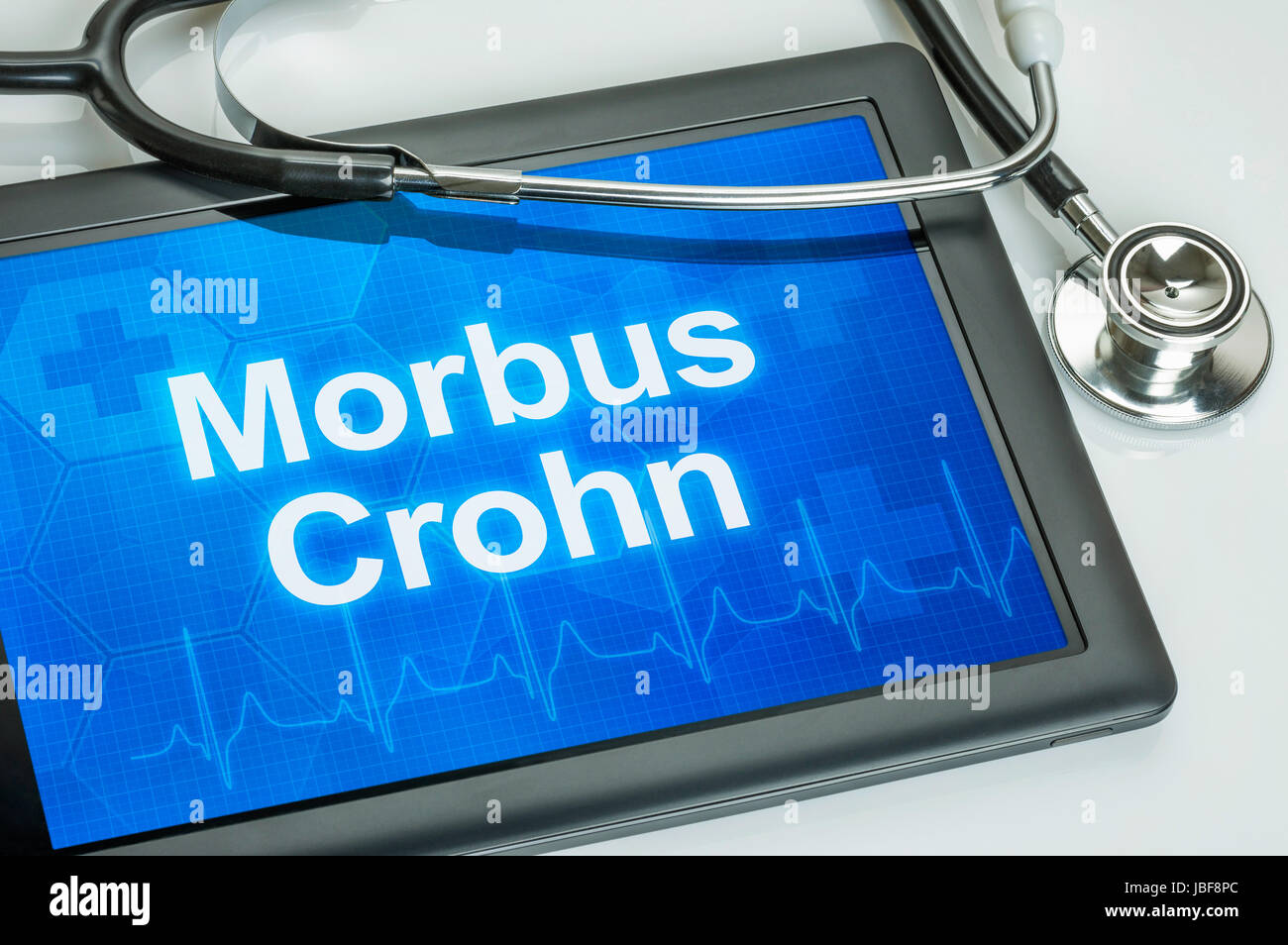 Tablet mit der diagnosticare il morbo di Crohn auf dem Display Foto Stock