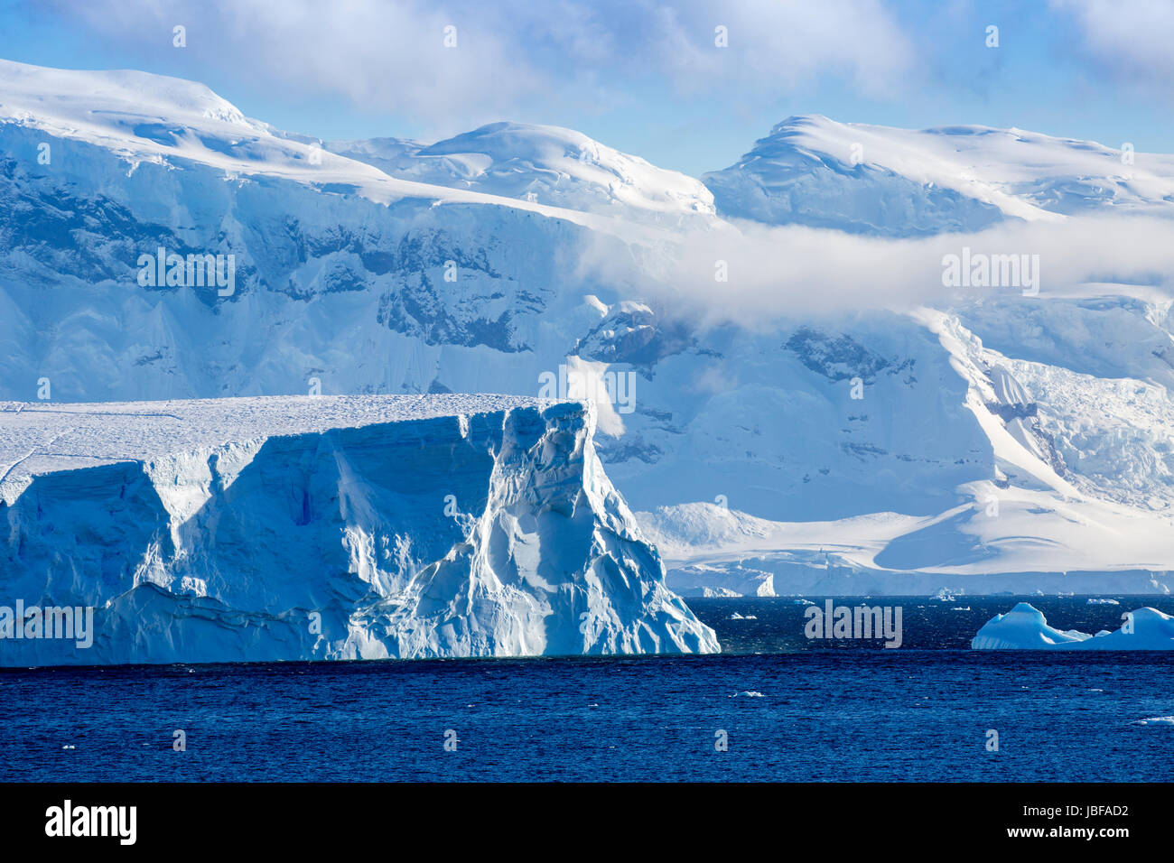 L'Antartide ghiacciai, iceberg e scenario di montagna a Dorian Bay Foto Stock