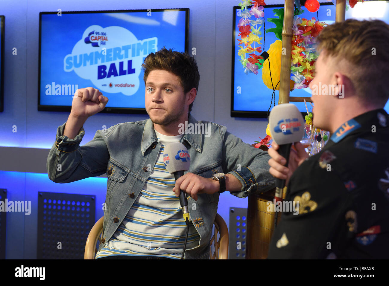 Niall Horan e capitale FM romano del presentatore Kemp al capitale della FM Estate sfera con Vodafone presso lo Stadio di Wembley a Londra. Foto Stock