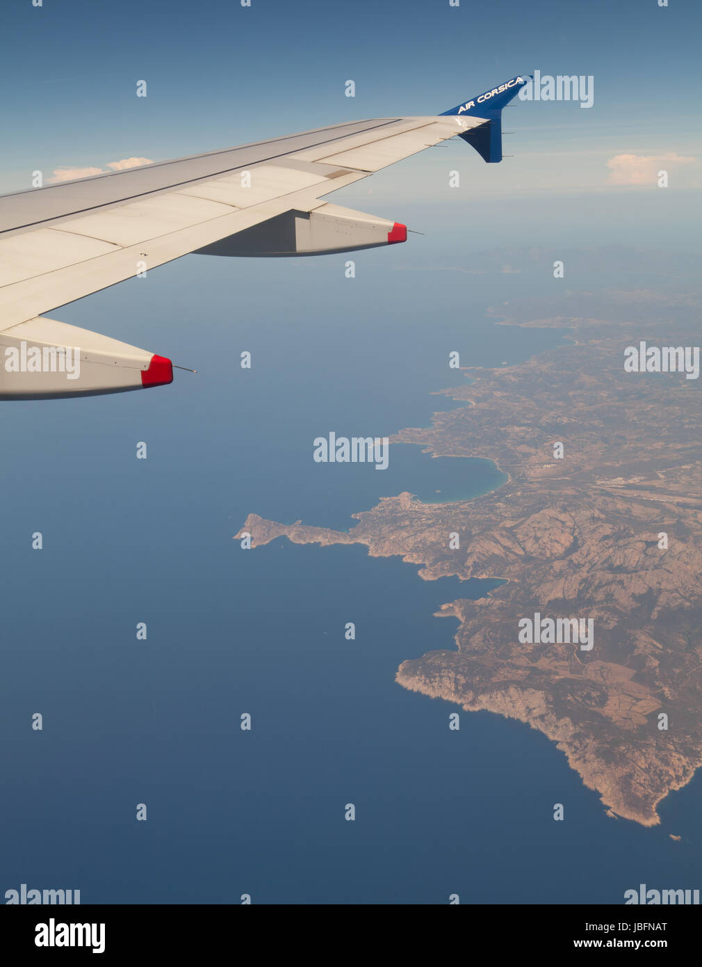 Vista della Corsica dalla finestra aereo di Air Corsica. Foto Stock