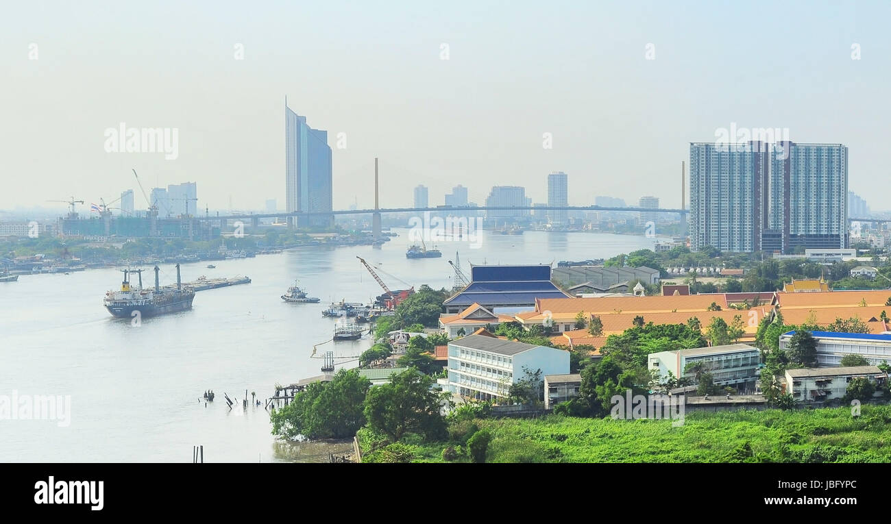 Vista panoramica di Bangkok con il Fiume Chao Phraya , della Thailandia Foto Stock